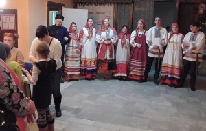 11 ноября 2016 г. состоялся фестиваль «Мы вместе!» Добровольцы Ресурсного центра в сфере национальных отношений при АНО «Агентство добровольной помощи «Возрождение» приняли непосредственное участие в организации мероприятий фестиваля совместно с Администрацией города Липецка и при поддержке молодежного объединения «Дворец молодежи». Фестиваль национальных культур объединил представителей Азербайджана, Армении, Израиля, Белоруссии, Молдавии, Грузии, Узбекистана и, конечно, России, которые подготовили обширную развлекательную программу в лучших национальных традициях. Работали национальные площадки, на которых гости праздника смогли познакомиться с бытом, народными промыслами, традициями и достопримечательностями стран СНГ и Востока. Культуру России представил Липецкий музей народного и декоративно-прикладного искусства, библиотечно-информационный центр национальных культур, казачья община и другие. На мероприятии также была организована выставка-дегустация национальных блюд.        Была обширная концертная программа с трансляцией видеороликов о странах-участниках городского праздника, а также выступление артистов и коллективов муниципальных детских школ искусств, которые исполнили творческие номера стран ближнего и дальнего зарубежья.