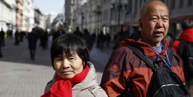 MOSCOW, RUSSIA - APRIL 4, 2019: Chinese tourists in Arbat Street. Artyom Geodakyan/TASS

Ðîññèÿ. Ìîñêâà. Òóðèñòû èç Êèòàÿ íà óëèöå Àðáàò. Àðòåì Ãåîäàêÿí/ÒÀÑÑ